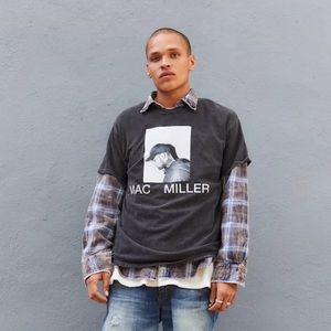 💜 5/$35 NEW Urban Outfitters Mac Miller Band Tee Gray